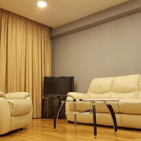 2 Bedroom Old Town With Parking *