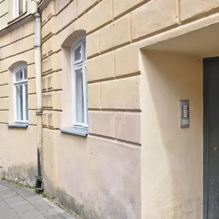 2 Bedroom Old Town With Parking *