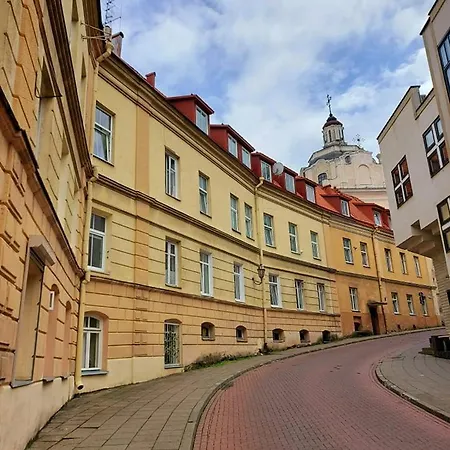 Апартаменты 2 Bedroom Old Town With Parking