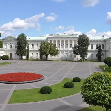 Апартаменты 2 Bedroom Old Town With Parking Вильнюс