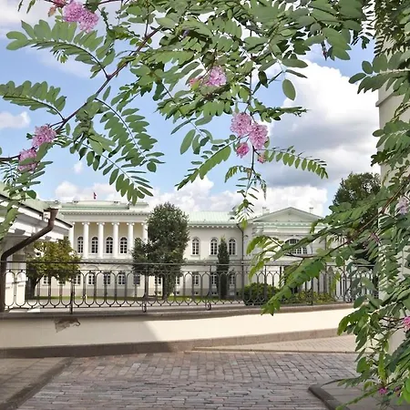 2 Bedroom Old Town With Parking Апартаменты