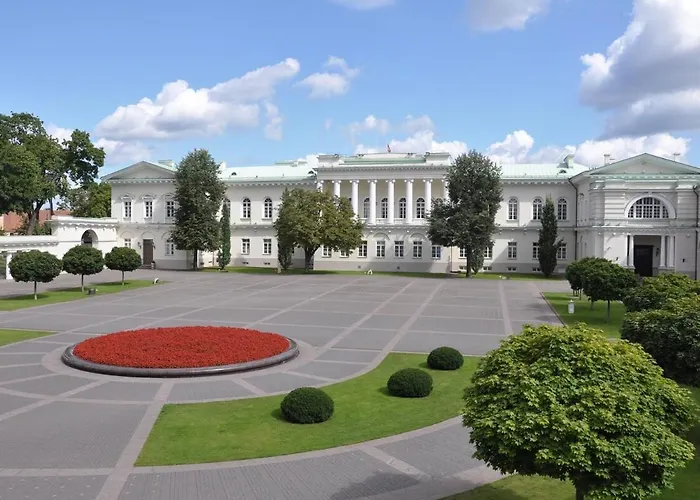 Апартаменты 2 Bedroom Old Town With Parking Вильнюс