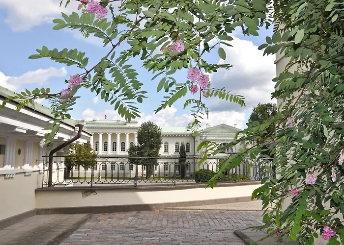 2 Bedroom Old Town With Parking Апартаменты